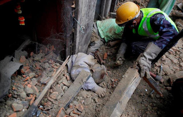 Nepal'deki deprem sonrası ölü sayısı artıyor